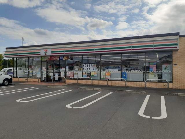 近くのセブンイレブン笠間美原3丁目店まで707m(徒歩9分)