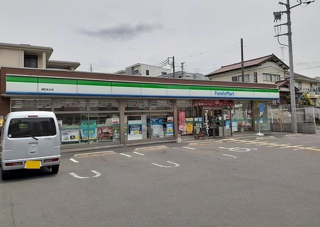 近くのファミリーマート 浦和本太店まで51m（徒歩1分）