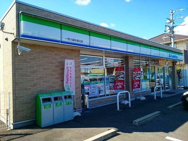 近くのファミリーマート 小信中島北店まで400m(徒歩5分)