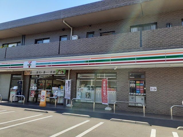 近くのセブンイレブンまで174m（徒歩3分）