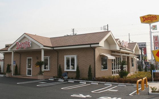 近くのデニーズまで550m(徒歩7分)