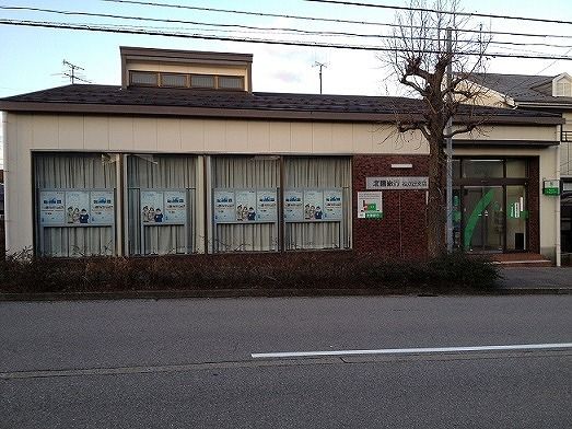 近くの北國銀行松が丘支店まで3,000m（徒歩38分）