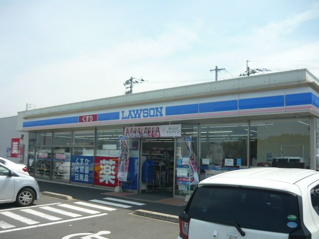 近くのローソン四国中央中曽根町溝又店まで600m(徒歩8分)