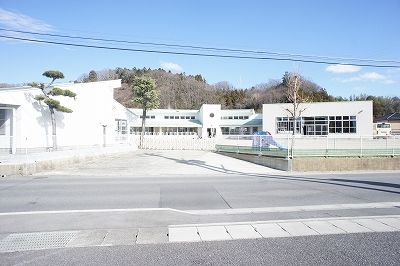 近くのさかえ保育園まで1,400m（徒歩18分）