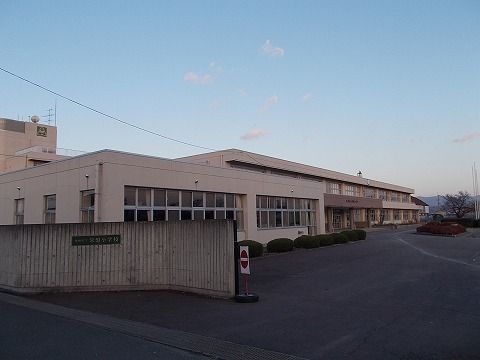 近くの常盤小学校まで750m（徒歩10分）
