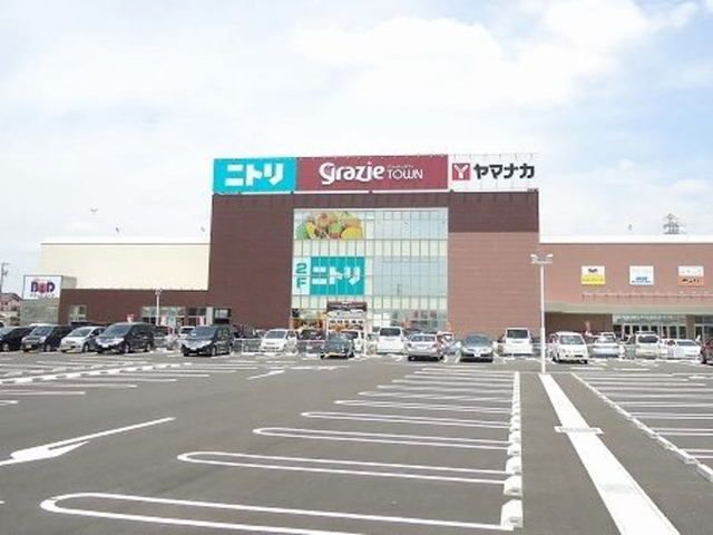 近くのグラッチェタウン西尾店まで1,100m(徒歩14分)