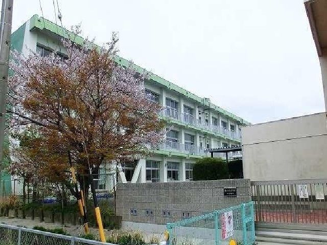 近くの甚目寺南小学校まで500m(徒歩7分)