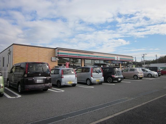 近くのコンビニまで120m（徒歩2分）