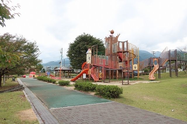 近くの羽場公園まで250m（徒歩4分）