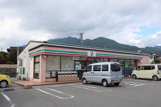 近くのセブンイレブンまで600m（徒歩8分）