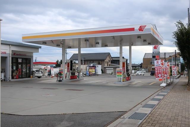 近くのガソリンスタンドまで700m（徒歩9分）