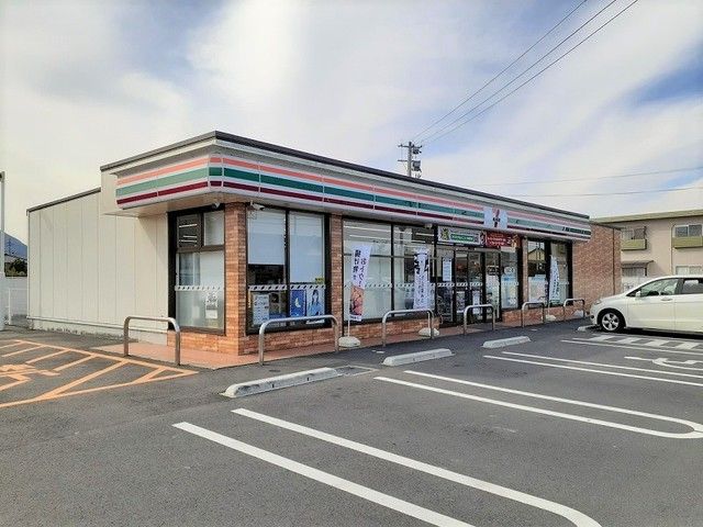 近くのセブンイレブン 宇佐閤店まで800m（徒歩10分）