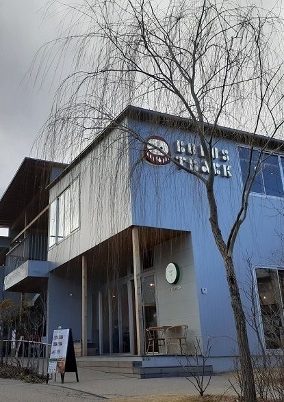 近くのBONUS TRACKまで850m（徒歩11分）