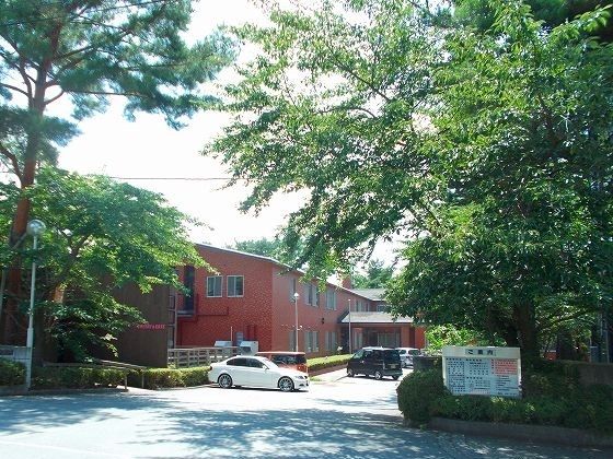 近くの軽井沢西部総合病院まで900m（徒歩12分）