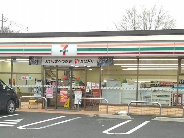近くのセブンイレブン御代田草越店まで800m（徒歩10分）
