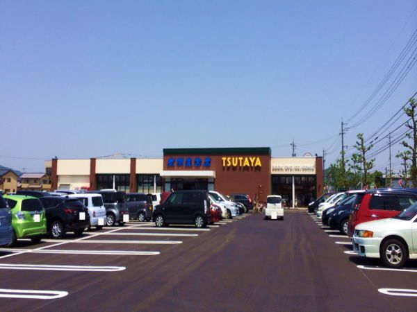 近くのＴＳＵＴＡＹＡ神明店まで1,500m（徒歩19分）