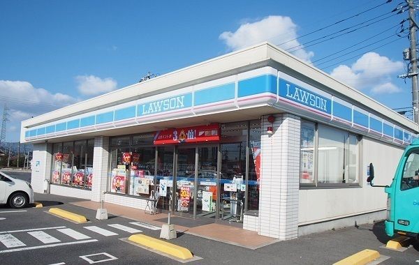 近くのコンビニまで1,700m（徒歩22分）