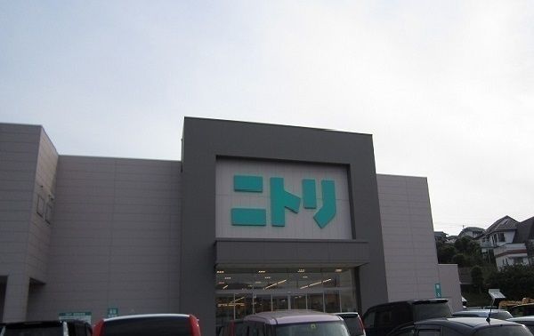 近くの施設まで1,800m（徒歩23分）