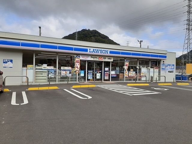 近くのローソン薩摩川内空港バイパス店まで800m（徒歩10分）