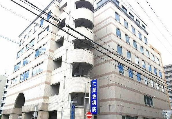 近くの仁厚会病院まで1,100m（徒歩14分）