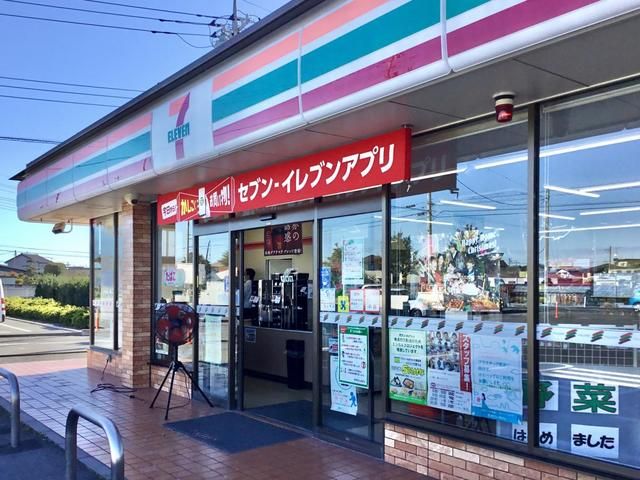 近くのセブン-イレブン 本庄西富田店まで900m（徒歩12分）