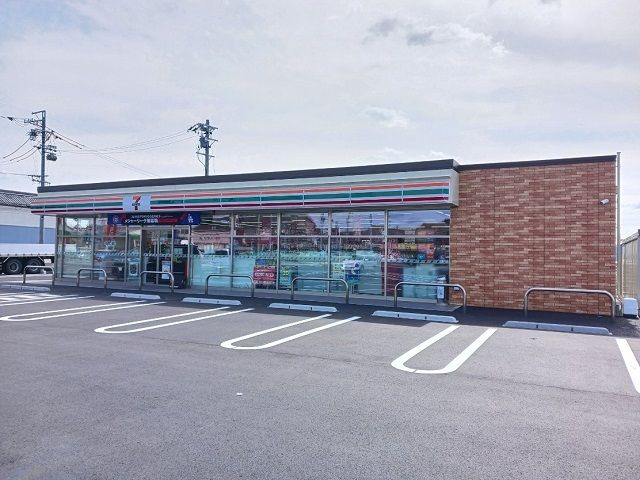 近くのセブンイレブン大垣昼飯町西店まで800m（徒歩10分）