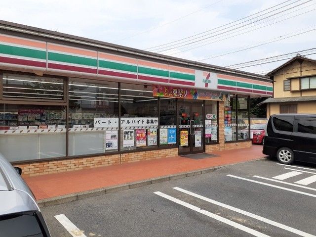 近くのセブンイレブン前橋荒牧店まで500m（徒歩7分）