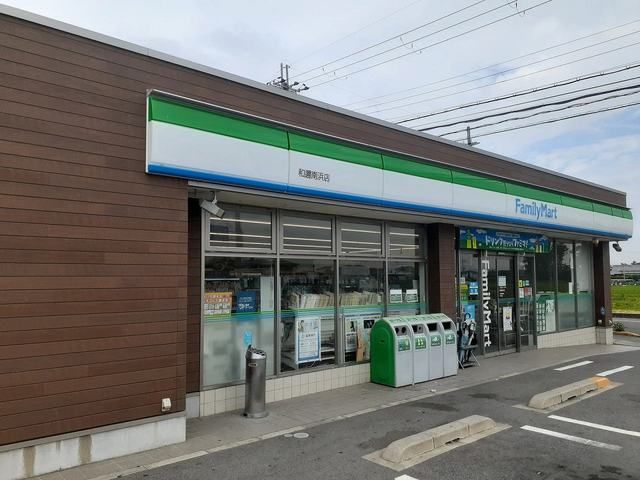 近くのファミリーマート　和邇南浜店まで400m（徒歩5分）