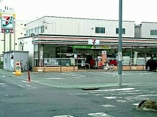 近くのコンビニまで450m（徒歩6分）