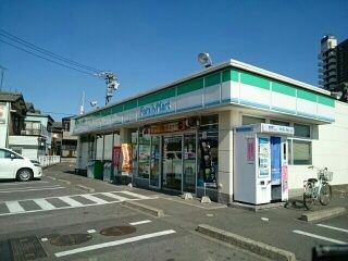 近くのファミリーマート東海八幡新町まで400m(徒歩5分)