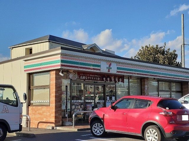 近くのセブンイレブン下野下古山東店まで700m(徒歩9分)
