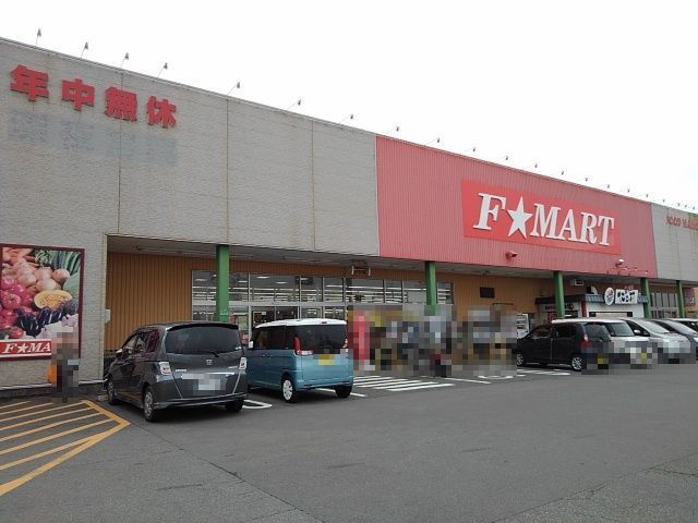 近くの施設まで1,100m（徒歩14分）