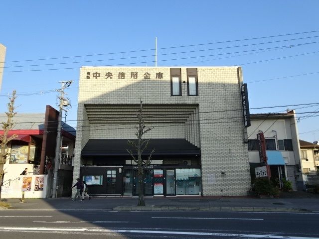 近くの銀行まで260m（徒歩4分）