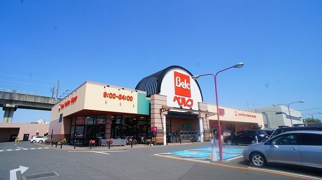 近くのベルク赤城町店まで500m（徒歩7分）