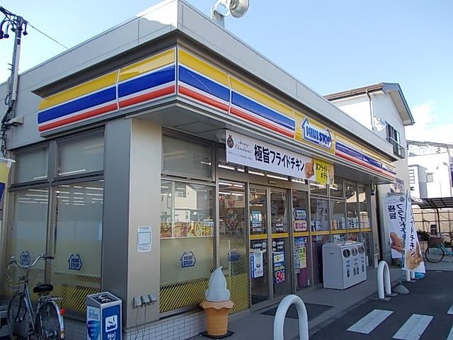 近くのミニストップ清水下野西店まで550m（徒歩7分）