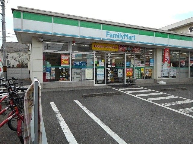 近くのファミリーマートまで249m（徒歩4分）