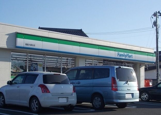 近くのファミリーマート福島大森北店まで160m（徒歩2分）