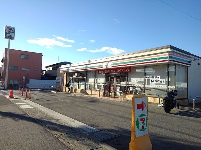 近くのセブンイレブンまで350m（徒歩5分）