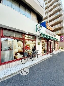 近くのまいばすけっと熊野町山手通りまで334m（徒歩5分）