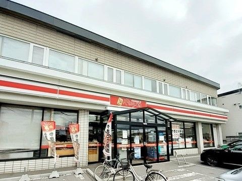 近くのハセガワストア 湯の川店まで500m（徒歩7分）