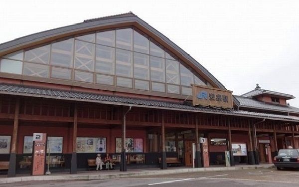 近くのJR安来駅まで2,400m（徒歩30分）