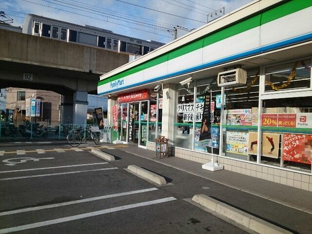 近くのコンビニまで450m（徒歩6分）