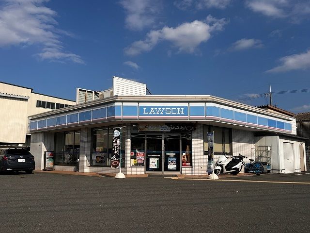 近くのコンビニまで700m（徒歩9分）