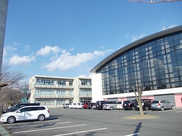 近くの北方町立北方南小学校まで1,100m(徒歩14分)
