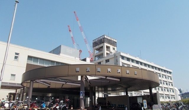 近くの横浜南共済病院まで462m（徒歩6分）