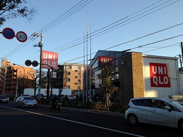 近くのユニクロまで775m（徒歩10分）