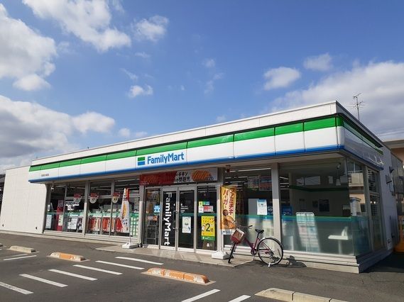 近くのファミリーマート花尻あかね町店まで450m（徒歩6分）