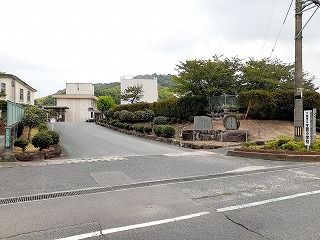 近くの王喜小学校まで1,900m(徒歩24分)