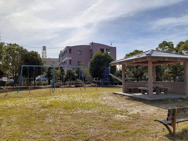 近くの中狭公園まで8m（徒歩1分）
