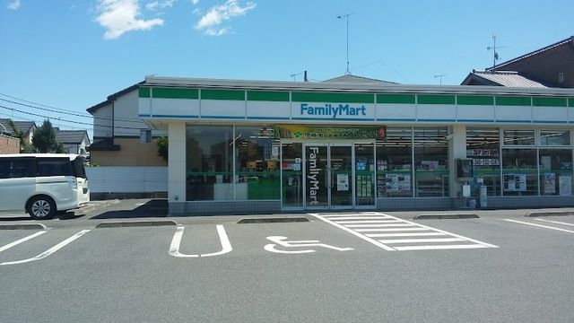 近くのファミリーマート 熊谷拾六間店まで650m（徒歩9分）